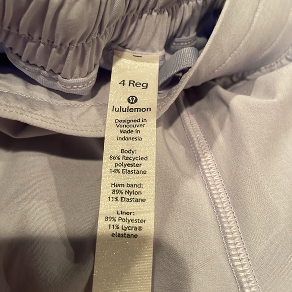 Lululemon Womens Sz 4 Reg Hotty Hot Short with Liner - Picture 5 of 7
